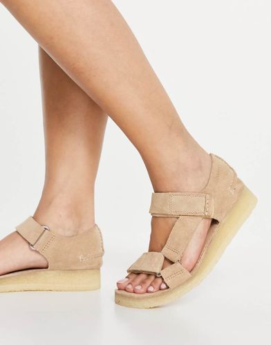 Wallabee - Sandali con fascette in camoscio color cuoio-Marrone - Clarks Originals - Modalova