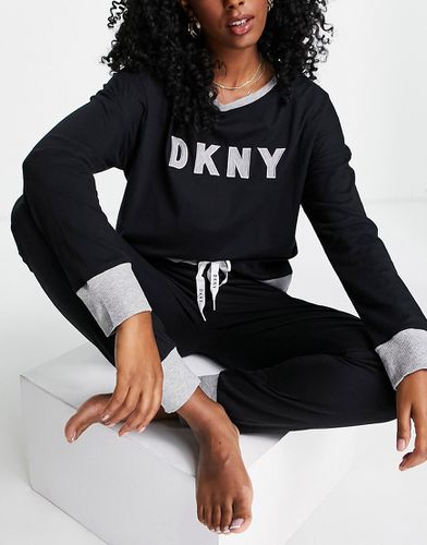 Completo in maglia super morbida con top a maniche lunghe e joggers, colore - DKNY - Modalova