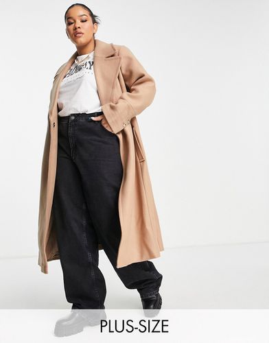 Cappotto elegante midi color cammello a portafoglio con cintura - Forever New Curve - Modalova