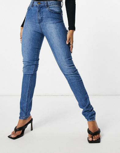 Jeans dritti effetto invecchiato con tagli sui glutei lavaggio medio - Femme Luxe - Modalova