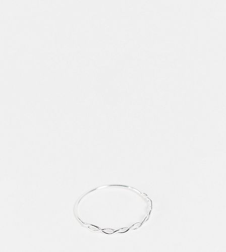 Anello impilabile intrecciato in argento sterling - Kingsley Ryan Curve - Modalova