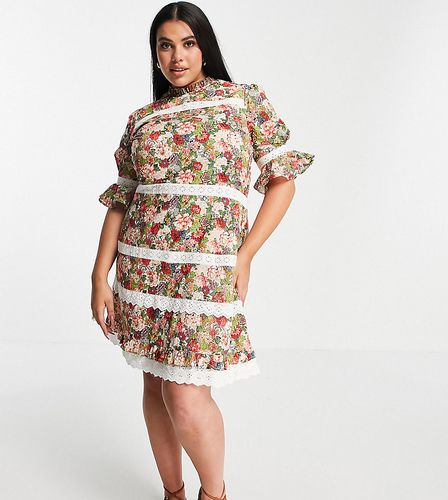 Made With Liberty Fabric - Vestito corto a fiori con pizzo a contrasto-Multicolore - Hope & Ivy Plus - Modalova