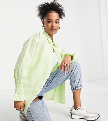 Camicia in popeline verde con maniche raccolte - Influence Petite - Modalova