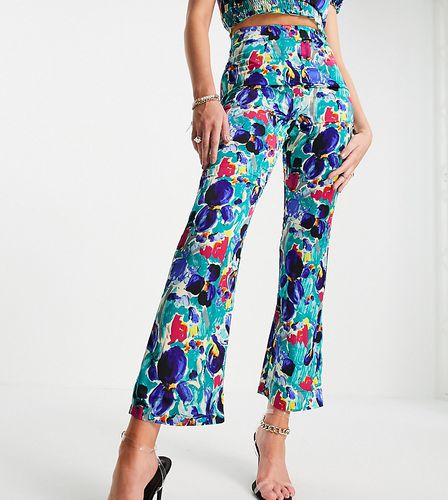 Pantaloni con stampa a fiori blu in coordinato-Multicolore - Liquorish Tall - Modalova