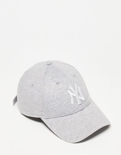 Forty - Cappellino in jersey grigio chiaro con logo "NY" bianco - New Era - Modalova