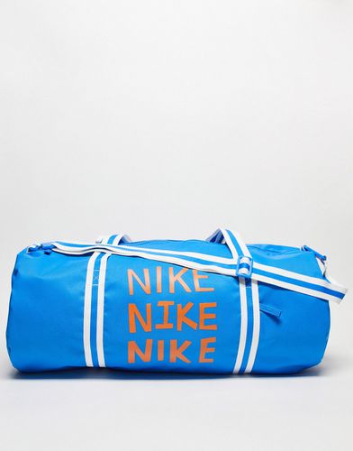 Heritage - Borsa a sacco blu con logo "" arancione - Nike - Modalova