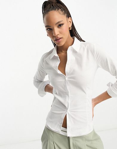 Camicia aderente in popeline bianca-Bianco - Pull & Bear - Modalova