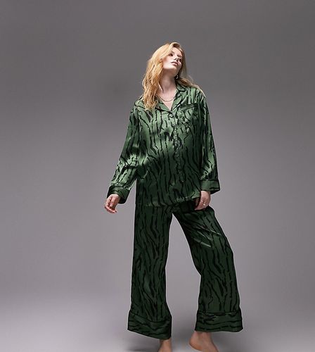 Pigiama in raso verde con stampa tigrata astratta e profili a contrasto composto da camicia e pantaloni - Topshop Maternity - Modalova