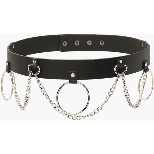 Cintura con anello e dettagli a catena - boohoo - Modalova
